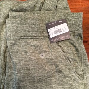 Eddie Bauer Treign jogger size medium color green never worn